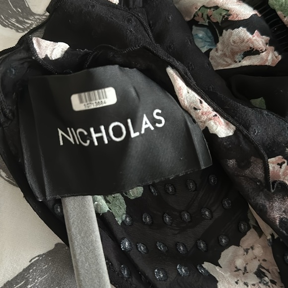 Nicholas flower top - Picture 3 of 3